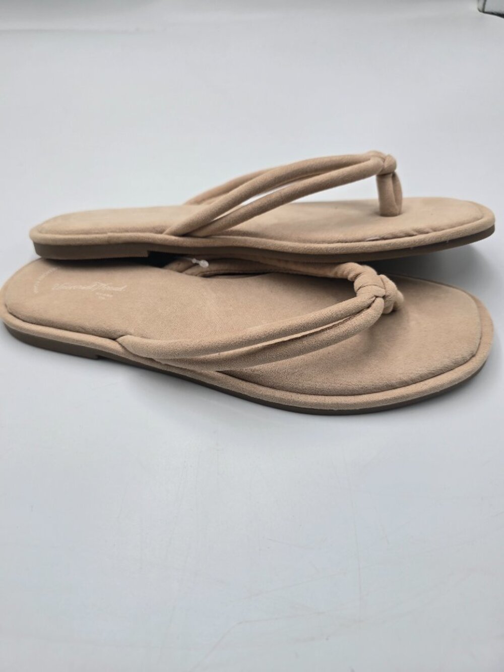 Universal Thread Sandal - Picture 3 of 3